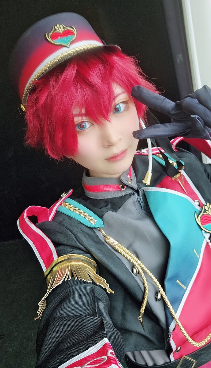 コスプレ注意⚠️
今年入ってコス始めが2月だったんですが、すんごく楽しかったです❤❤❤
とりあえず自撮りをば！！
長/野組とanstのヒロくん！！
楽しかったです❤