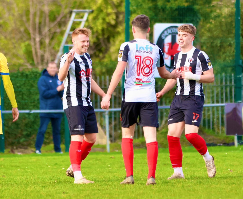 Josh Thomas tweet media