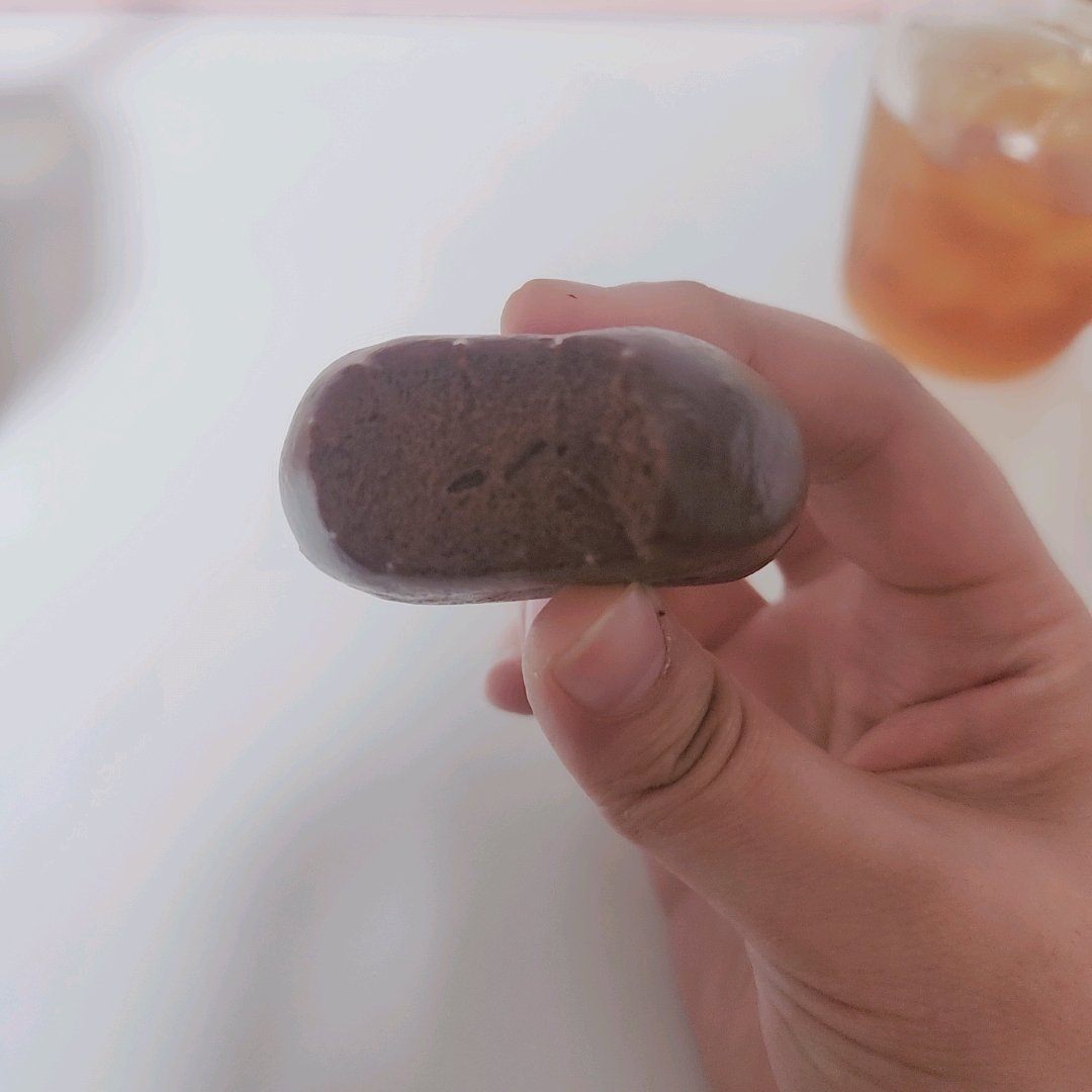 hopering1147's tweet image. 저도 이거 당했음~
심지어 처음 깨물때가 이랬고 두번째 먹었을때 꼴랑 저거 들어있었음ㅋㅋㅋㅋㅋㅋㅋ
더군다나 어머니가 우리집 딸랑구들한테 선물로 주시겠다고 구매하신건데 이래서 나보다 엄마가 더 속상해하셨음...