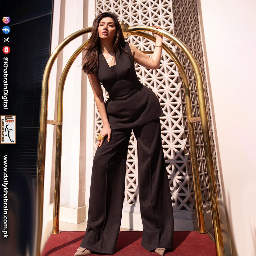 daily_khabrain's tweet photo. Mahira Khan

#khabraindigital #MahiraKhan #MahiraKhanStyle #MahiraFashion #CelebrityStyle #PakistaniFashion #DesiFashion #LawnCollection #BridalLook #FashionInspo #StyleIcon #EasternWear #FashionTrends #OOTD #GlamLook #RedCarpetStyle https://t.co/nzjokUXrMH