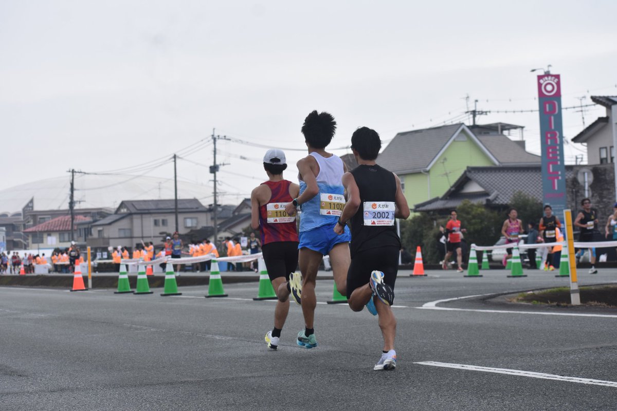 happyberry5's tweet photo. TEAM NITRO・阿部飛雄馬選手、京都工業繊維大学・古川大晃選手、松浦崇之選手
#熊本城マラソン
#TeamNitro
#阿部飛雄馬 選手
#京都工業繊維大学
#古川大晃 選手
#松浦崇之 選手 https://t.co/siDBbOmLHL