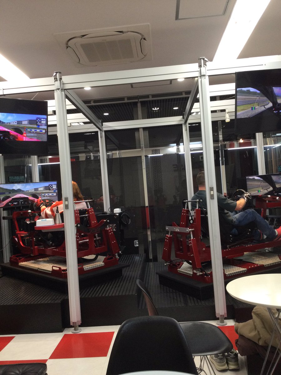 D_BASE_'s tweet photo. Both of them enjoyed the driving simulator experience.
#DBASE #drivingsimulator #Hiroshima https://t.co/suFs9rmUAb