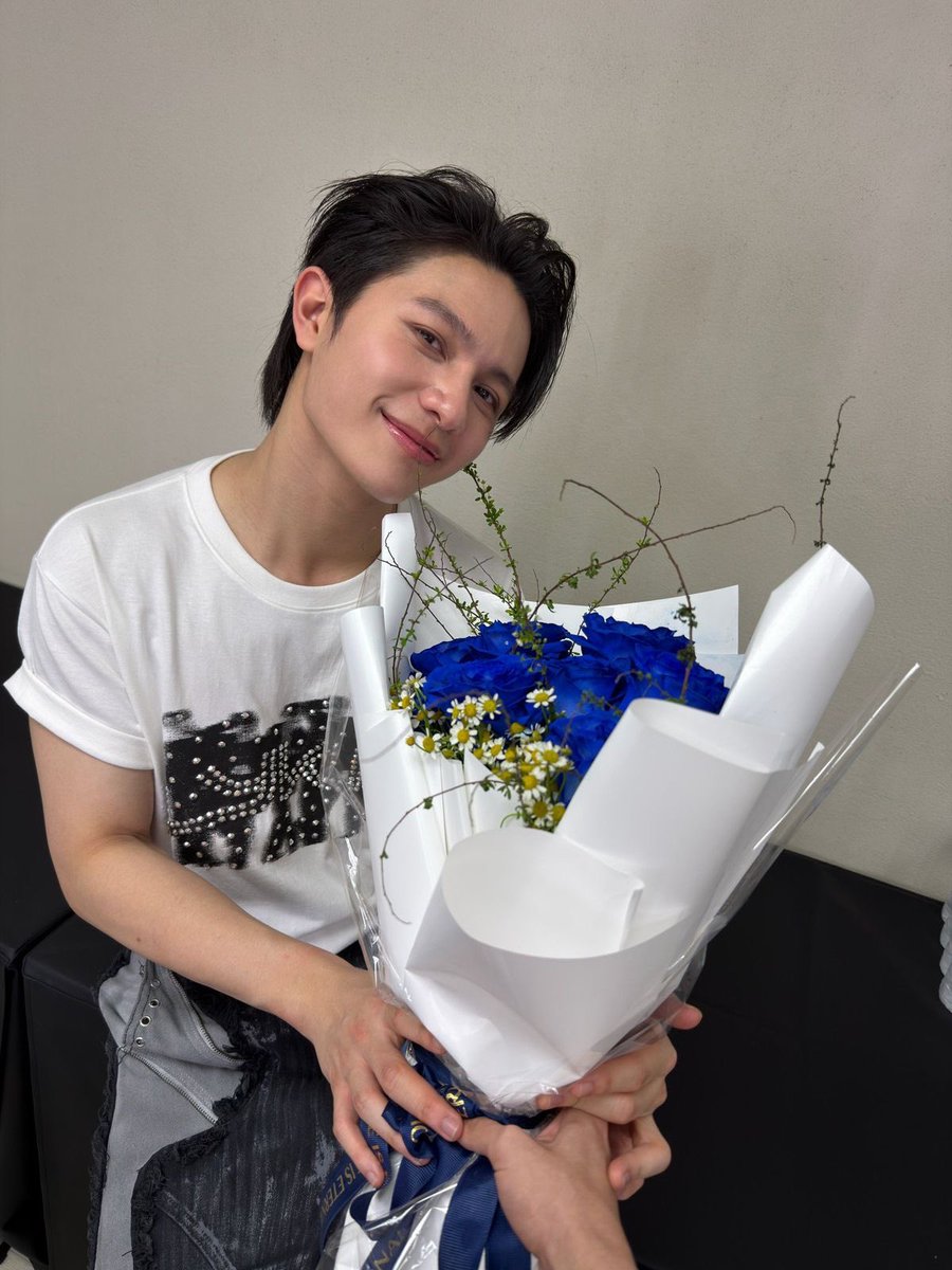 ดอกกุหลาบสีน้ำเงินกับเธอคนเดิม 😭💙