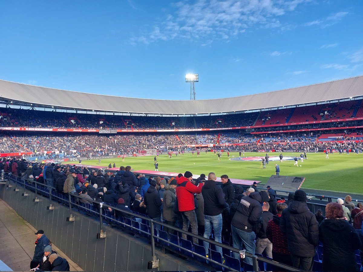 Plakplaat63's tweet image. Benieuwd of RvP zelf al wat geleerd heeft van de #Sterling transfer..
Of gaan we zometeen weer naar een portie toevalsvoetbal kijken?
#Feyenoord 
😉😎
#Feygae