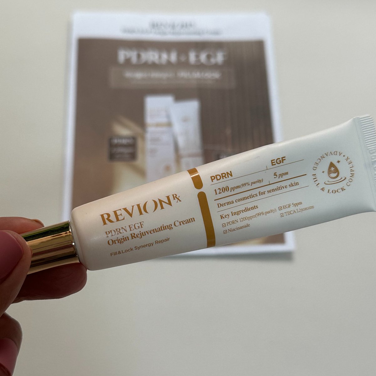 薬局で販売されている、PDRN＋EGFクリームを完食。
軟膏のようなベタつきはなく、栄養＆高保湿でこの時期心強かった👍
容量は20mlで3万ウォン。↓から取り扱い薬局探せます。
aroundpharm.com/kr/@Revionrx

#薬局コスメ
