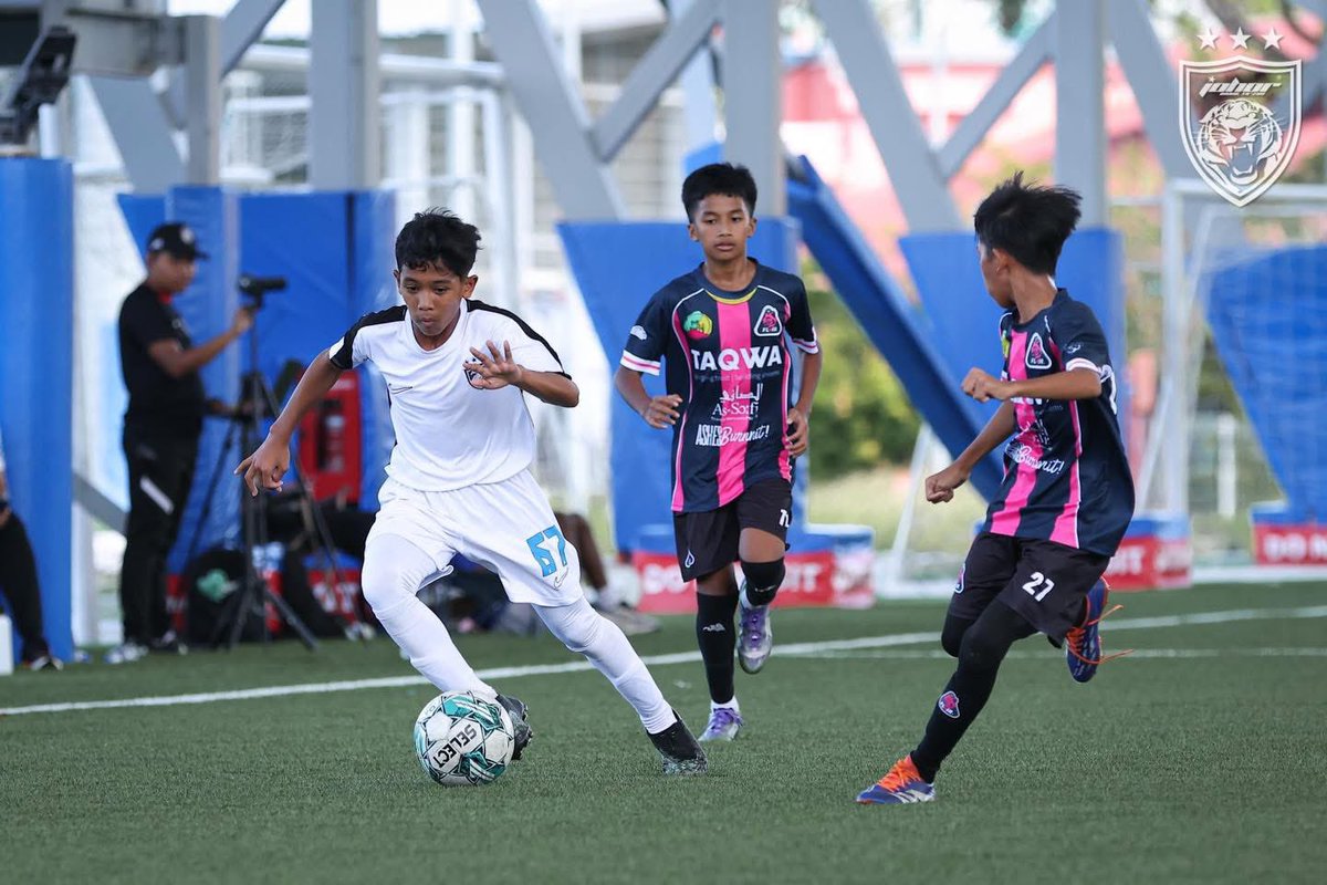 OfficialJohor's tweet photo. 𝟐𝟎𝟐𝟔 𝐒𝐈𝐍𝐆𝐀𝐏𝐎𝐑𝐄 𝐘𝐎𝐔𝐓𝐇 𝐋𝐄𝐀𝐆𝐔𝐄 𝐔𝐍𝐃𝐄𝐑 𝟏𝟑

FT: FLAIR FA [0-14] JDT U12 

More photos at https://t.co/YnjHxSQsuT

Hidup Johor Demi Johor
#WhatCanYouDo
#TheTMJeffect
#HarimauSelatan
#SouthernTigers
#PermataSelatan
#JewelOfTheSouth
#JDTuntukSemua
#JDTforAll https://t.co/z4zF6K5PMq