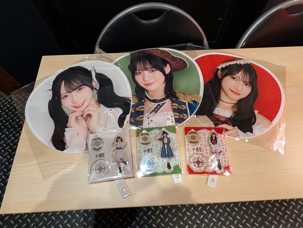 とりあえずうちわとアクスタだけ買っとけばいいや #ノイミー