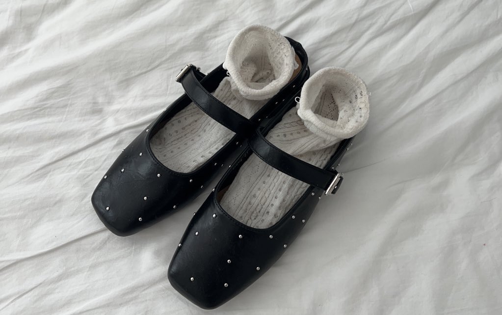 sonhosaurus's tweet image. มาป้ายยารองเท้าอีกคู่ให้คั้บบ ของ gordinary ใส่สบายมากก ชอบที่มีดีเทลหมุดเงิน เพิ่มลุคการแต่งตัวสุดๆ เป็นอีกคู่ที่ควรมีติดตู้ไว้เลยย🎀🩰💭