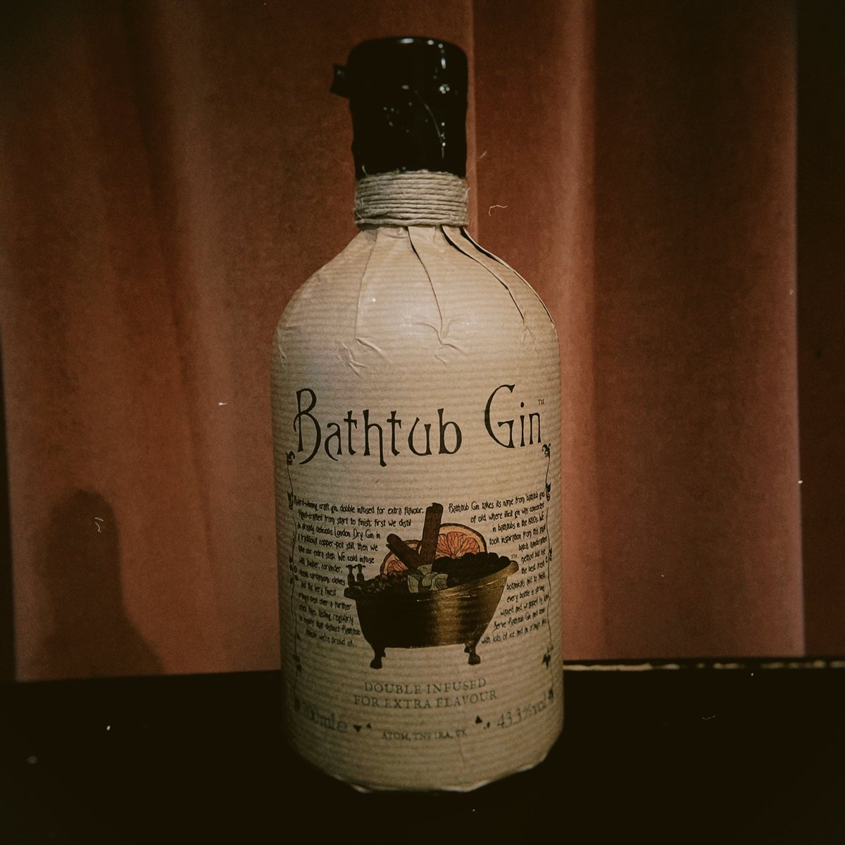 2026/2/15(日)

オープンしました。
バスタブジン入荷しました🇬🇧

シトラスを効かせたジンをベーススピリッツに6種のボタニカル（ジュニパーベリー、オレンジ、カルダモン、コリアンダー、クローブ、シナモン）を7日間浸漬して作られる珍しいコンパウンドジンです🌿🛁