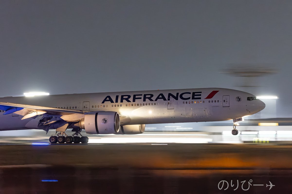 気を取り直して😊

エルフラさん✈️🇫🇷

とってもキレーイに

流せました🌠🔭

#エールフランス航空
#羽田空港