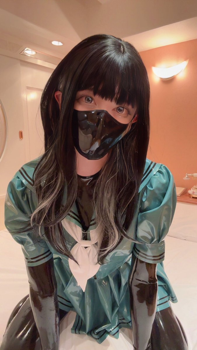 ラバーのセーラー服だよ♡