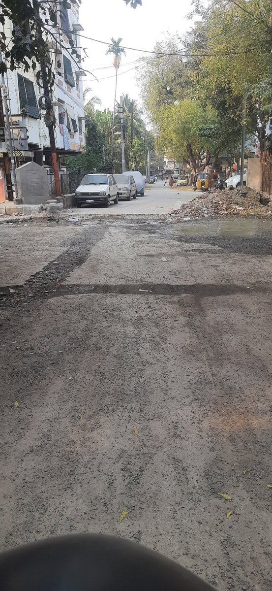 satyapamula's tweet photo. 4 weeks passed!! Till no sign of laying the road !! How to drive sir  @GHMCOnline @CommissionrGHMC @gadwalvijayainc @Comm_HYDRAA ..atleast fill the road to use!!

@revanth_anumula

Behind subramanyanagar colony park saidabad . 500059 https://t.co/AbEavLCgWt