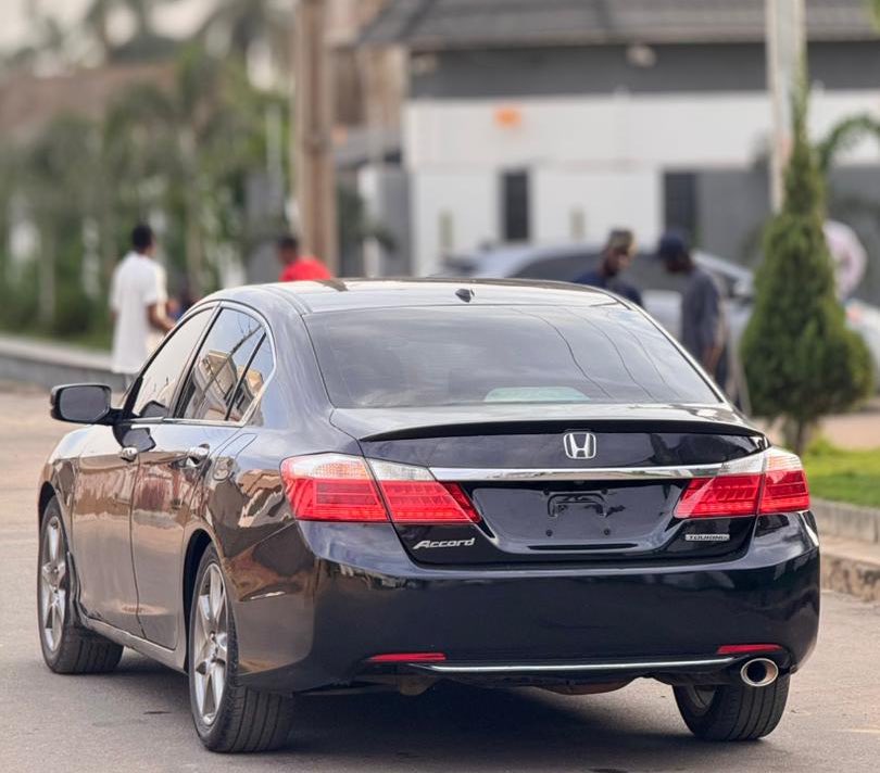 Clean used Honda accord XL keyless double screen 2013 model 
11m
Kaduna