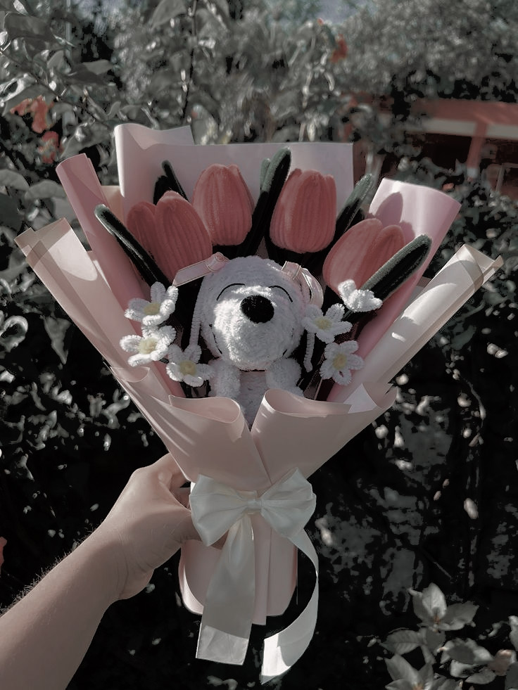 weneverun's tweet photo. « hoy, primero van estos dos. 

Ojalá poder decir que el ramo está hecho por mí, pero no soy tan bueno con las manualidades como para hacer algo tan bonito. Lo intenté, eso sí, ya te enseñaré lo mal que me quedó.

Hace un mes hablamos de volar a Italia de enseñarte mi » https://t.co/flt0XF96nR