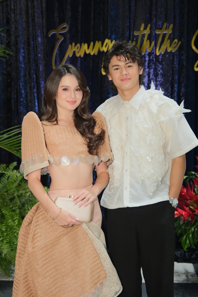 Shannamari10095's tweet image. They both look so good and josh hand is in kira waist ohmyyy