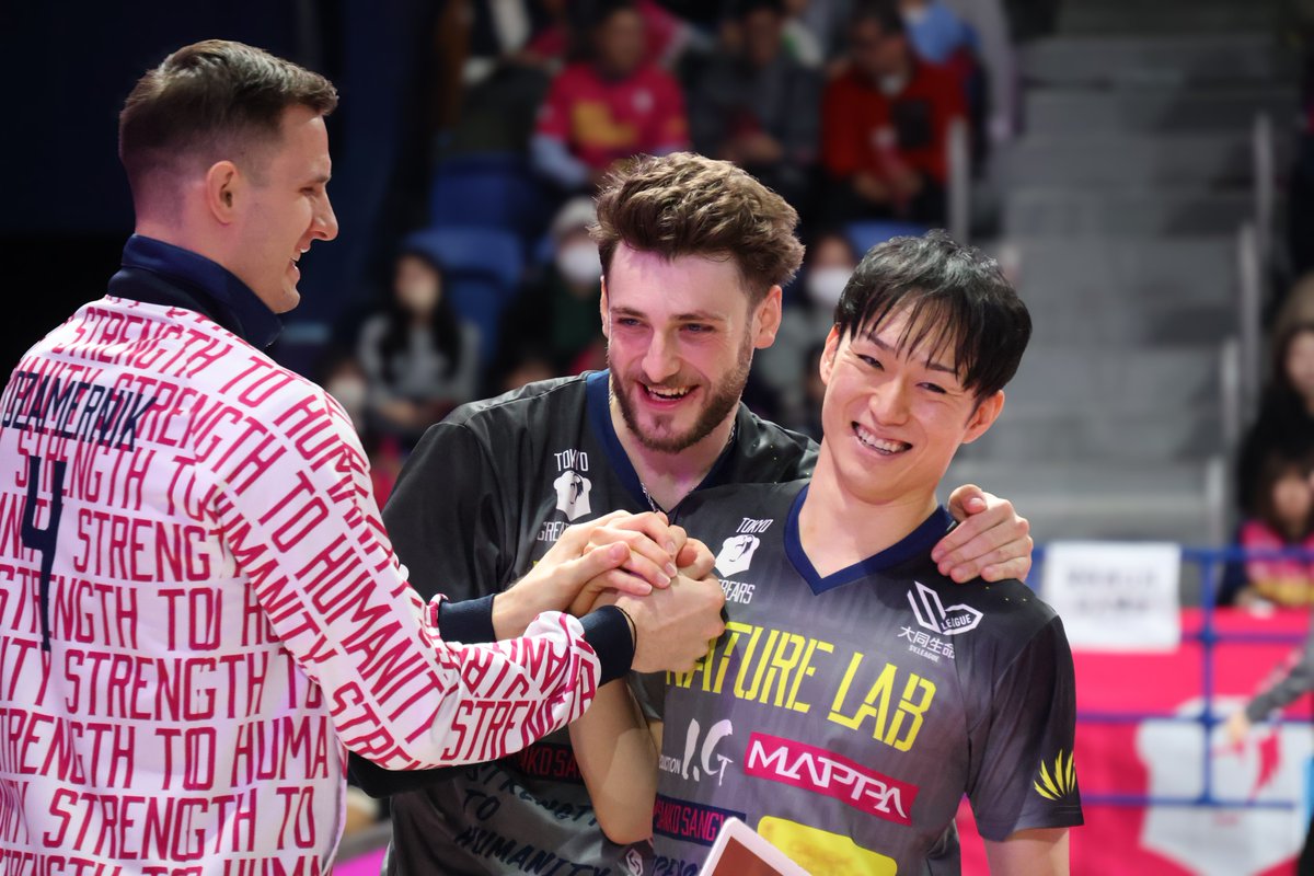 2026.02.15📍有明コロシアム
#柳田将洋 選手
#ルチアーノ・ヴィセンティン 選手
#ヤン・コザメルニク 選手
#東京グレートベアーズ 
アツい祝福を受ける柳田さん