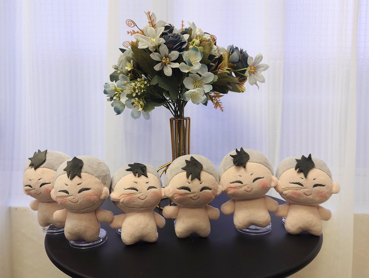 同じ下絵から少しずつ違うにこにこげんやくんが出来ました☺️
チークはすぐ取れちゃうのと写真で撮ると渡りにくいのでみんな濃いめに発色よく。
左から実実さん、ごんべえさん、柘榴さん、はしばみ、デさん、おめまるさんのにこにこなげんやくんです✌️