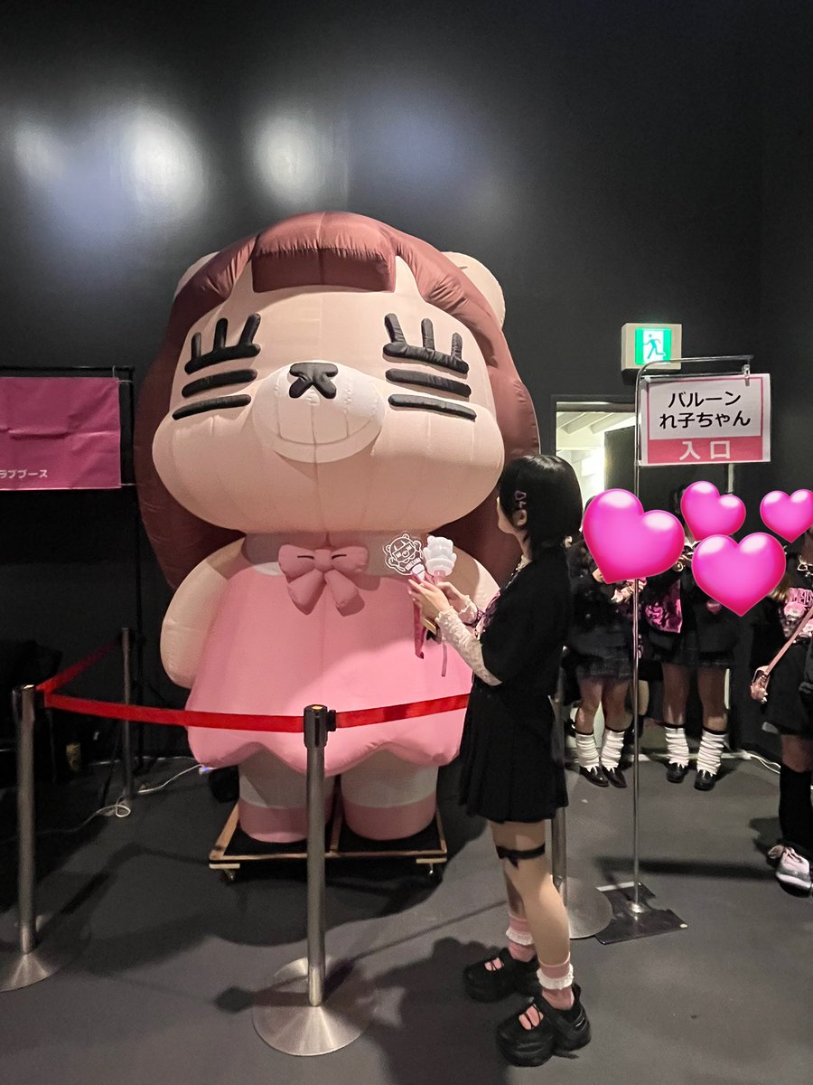 aina_kore17's tweet photo. 楽しかったー！ステージも衣装も良いしいつもと雰囲気の違うコレちゃんありがたい、、アレンジや少し前の曲もやってくれて上がった！
 #コレサワ  #ラブパンツアー https://t.co/CL27sdQdlp