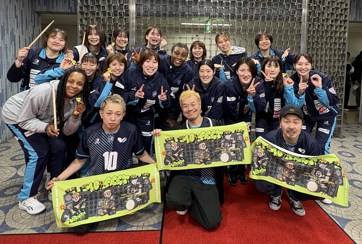 kanoa_fukuoka's tweet photo. 🏐🎧 KANOA MEGA BROCK FES 2026 〜SPIKE STAGE〜 🎧🏐

コートもステージも、想いと熱量で満ちあふれ、
カノアラウレアーズ福岡は 2連勝🔥
プレーオフ進出へ、最高の流れを掴むことができました。

この特別な1日を一緒に創り上げてくれた
ベリーグッドマン
DJ Santa Monica
10-FEET
そして応援に来ていただいた方々ありがとうございました🐺

カノアラウレアーズ福岡のシーズンもラストスパート。
この勢いのまま、プレーオフへ。
これからも カノアラウレアーズ福岡 への熱い応援を
よろしくおねがいします❤️‍🔥❤️‍🔥

#KANOAMEGABROCKFES
#カノアラウレアーズ福岡
#ベリーグッドマン
#DJSantaMonica
#10FEET
