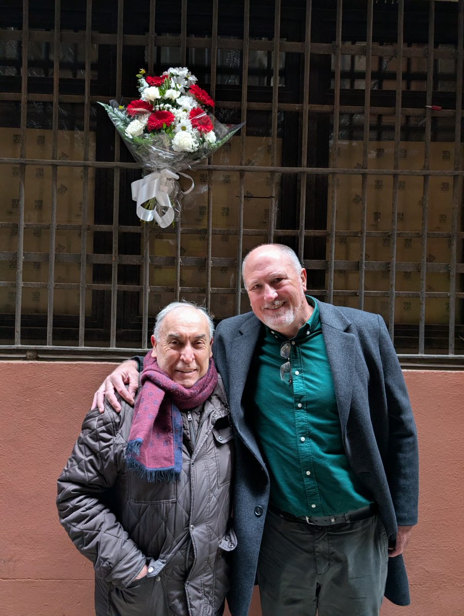 ugtcatalunya's tweet photo. Avui retem homenatge als valors de llibertat i justícia social en l’aniversari de la Primera República🌹

Participem en l’ofrena floral davant la casa de Pi i Margall per recordar a qui va obrir el camí de la democràcia i els drets civils. Memòria per construir futur ✊ https://t.co/9p7SPZqcOs