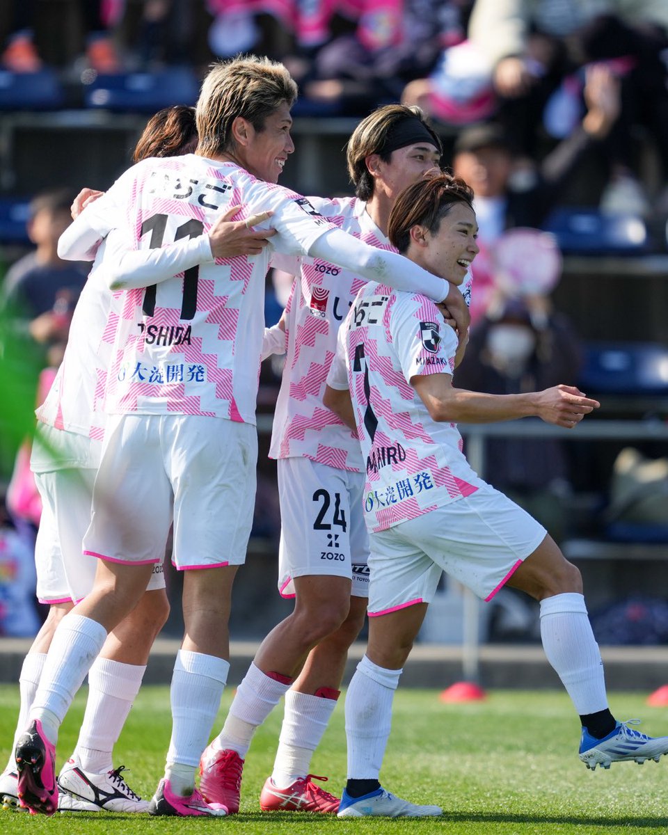 テゲパジャロ宮崎Jリーグ シャツ 白とピンク チェック 📸MATCH PHOTO公開！ ＼ 公式Instagramに、本日の試合写真を公開しま