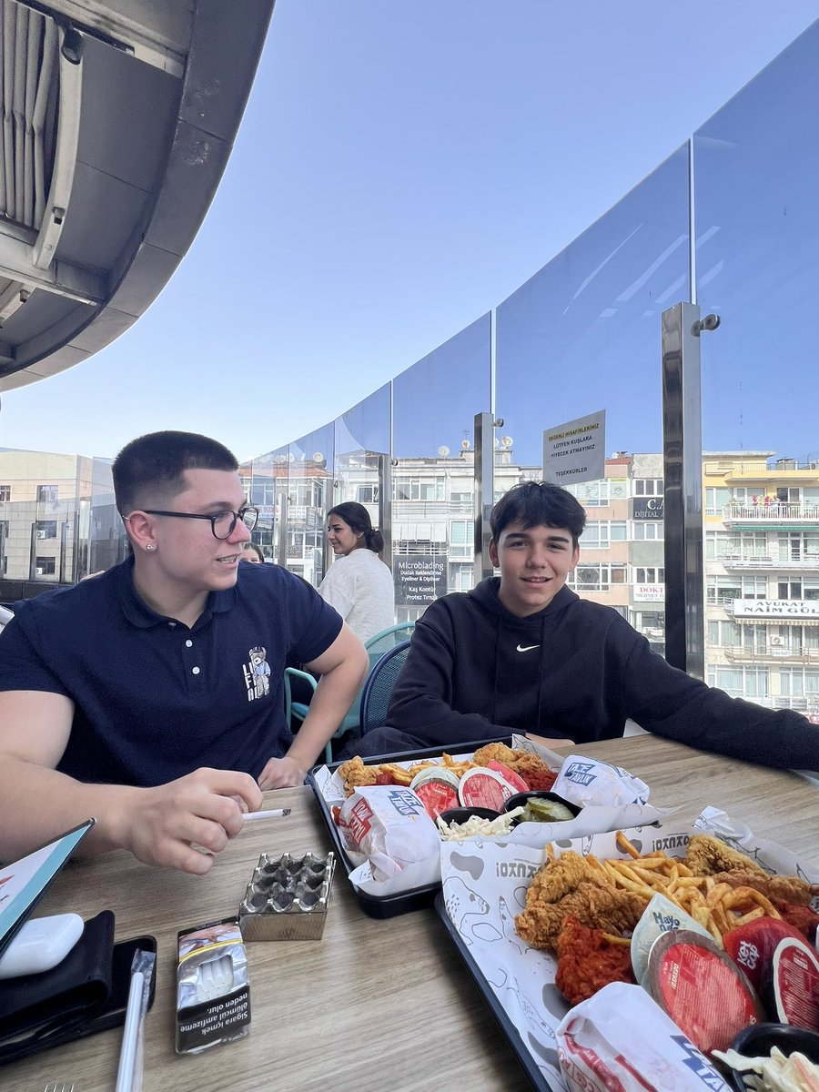 Finoovlr tweet media