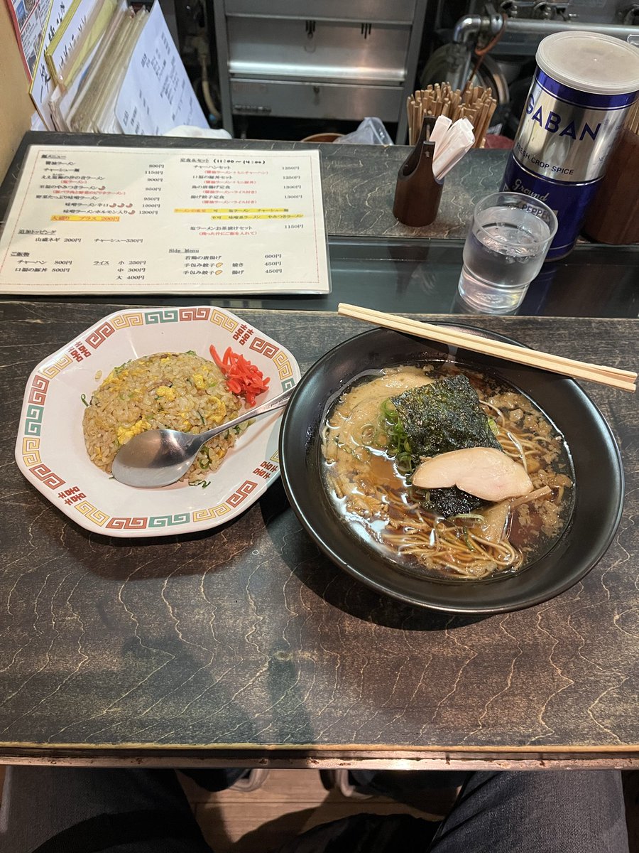 robokiryuu's tweet photo. 福山からの笠岡🏍³₃
目的のカレー屋が待ちが多すぎて急遽ラーメンに変更🍜
暖かい予定が割と寒かった🥶 https://t.co/BEwV9obybs