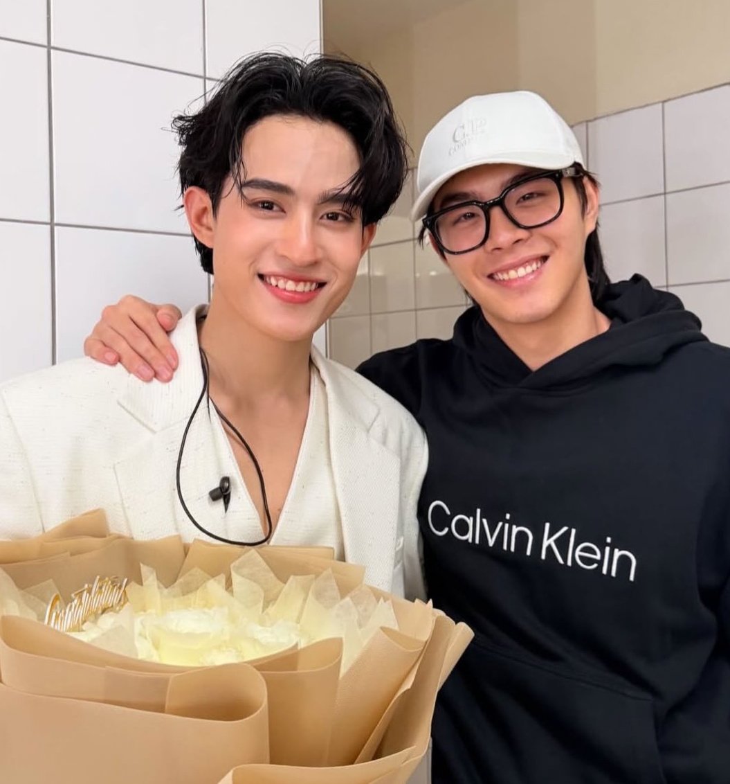 olacak olacak 🥺💕🫠
#RISERCONCERTD3 #CLO_VER
#barcodetin #barcodekin
<a href="/BarcodeTin/">Tinnasit</a>