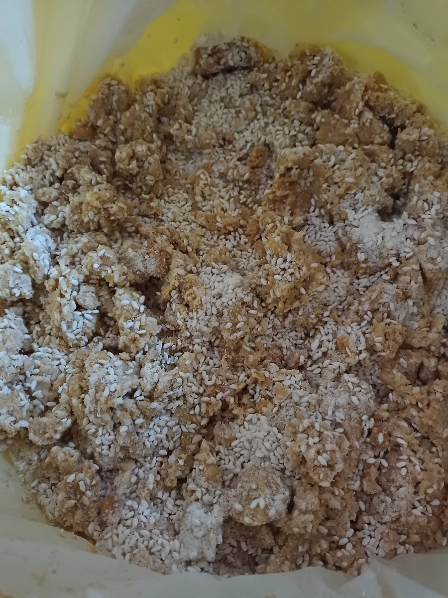 実家での味噌作り。今年もできました。
母が子供の頃体験していた味噌づくりの話は規模も手順も壮大。
いつか再現したいなあ。