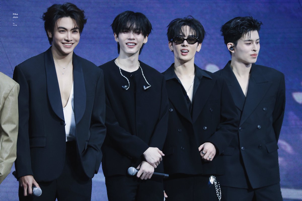 4 หน่อ 4 หนุ่ม JASPER !!

JASPER FINAL COMBUSTION
#RISERCONCERTD3 #JASPER 
#จุงอาเชน #JoongArchen <a href="/ChenRcj/">อันโดรเมด้า ชุน</a>
#aou_tnbknr #ppsanta #ppnaravit