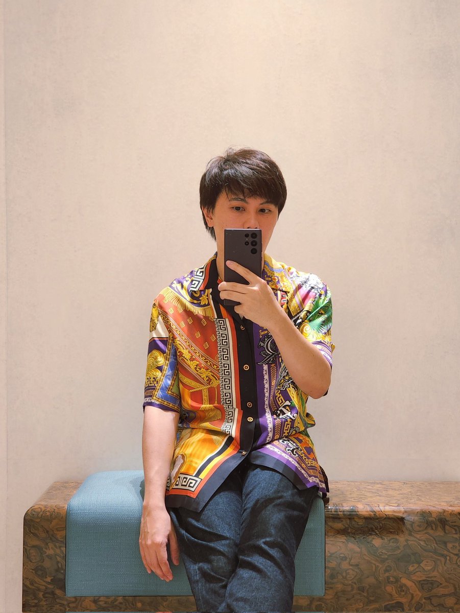 Flashback ไปตอน 20 กว่าที่รู้สึกตัวครั้งแรก ว่าใส่เสื้อผ้าลายๆแล้วเข้ากว่า