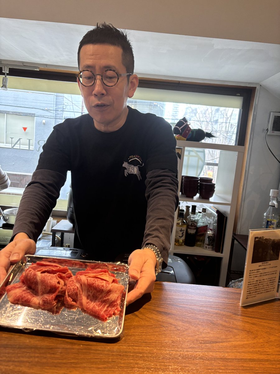 1、みそきんメシ食べてみた。侮れないね。すごいね。

2、久しぶりの龍朋。盛りが多いのを忘れてた。小ライスでよかったよ。

3、西葛西「光田」の至極の寿司。ごちそうさまでした。

4、きくちゃんとこにまた行った。いやあ良い肉はおいしいね。