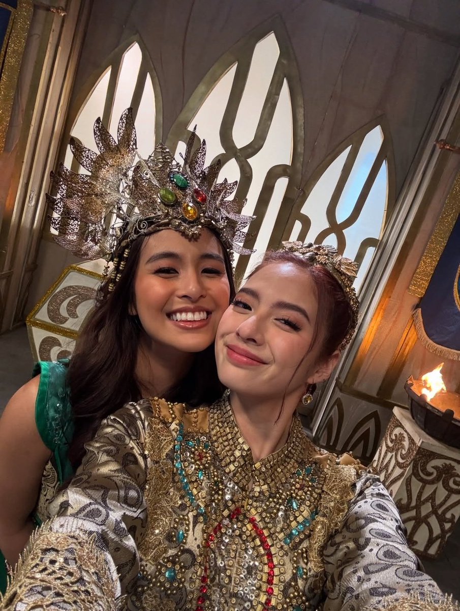 Y2248666219683's tweet photo. Armea with her ada, Alena💚✨ Two queens of Encantadia in one frame👑
#HaraNgSapiro #ReynaNgLireo #Sanggre #WaterNation #YsabelOrtega #GabbiGarcia https://t.co/4uQ9ilQ7bU