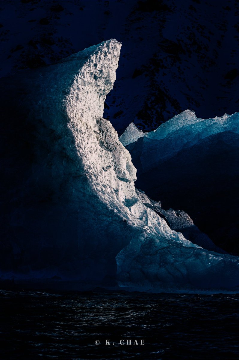 kchae's tweet image. 바다의 초승달