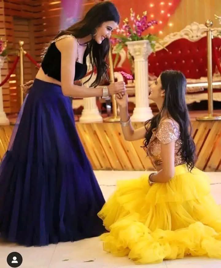 "बहनें दोस्त होती हैं, 🥰
                साथी होती हैं, और 
जीवन भर एक-दूसरे का ,,
               .सहारा होती हैं।" 
"हम लड़ते हैं, रूठते हैं,,
                पर फिर भी एक-दूसरे के
बिना रह नहीं सकते।" ❤️💞

  मेरी प्यारी दीदी😘🥰🤗
<a href="/sanatani__92/">Savita Bhardwaj 🚩🚩</a>
 <a href="/TumpaTumpa88480/">tumpa</a>