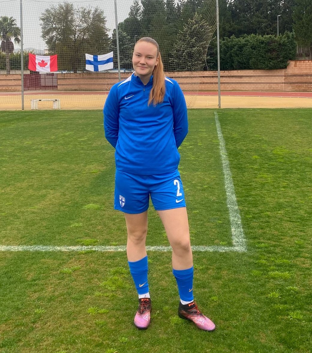 Terveisiä Espanjasta! 🇫🇮

Punamustien Helmi Kupila palasi eilen U17-maajoukkueen leiriltä Espanjasta. Leirin ohjelmassa oli kaksoismaaottelu Kanadaa vastaan. Kupila oli avauskokoonpanossa molemmissa otteluissa.