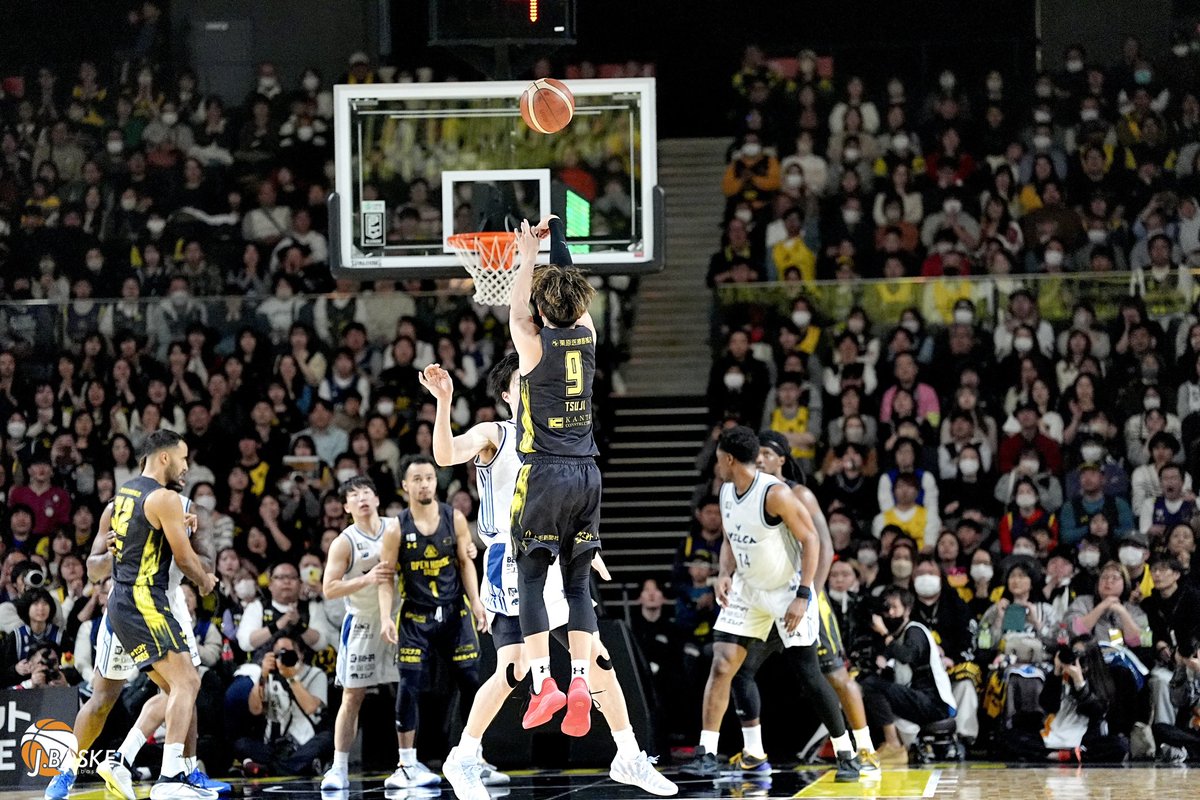 jbasket_jp's tweet photo. 【Bリーグ速報】辻直人が圧巻のプレーを魅せた🔥辻のセレブレーションは最高のシーン
4Qに3ポイントを3本沈め、アリーナのボルテージを最高潮にさせた💫試合は負けたが、群馬のバスケットを存分に見せてくれた。
⁡
長崎のモーディ・マオールHCは「バスケットファンにとって最高の試合だった」とコメントし、お互いを讃え合った。
⁡
2026.02.15（日）｜第23節 GAME2
群馬クレインサンダーズ（東地区5位）
72-77
長崎ヴェルカ（西地区1位）
⁡
#辻直人
#群馬クレインサンダーズ
⁡＠naoto158 
＠gunmacrane3ders