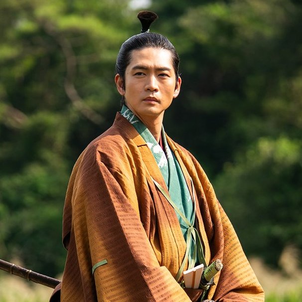 大沢次郎左衛門は出家・隠遁ししばらく世に出なかったが、信長没後は柴田勝豊（勝家の養子）、豊臣秀次などに仕え、晩年は小田原の萬松院で暮らし没した。息子の正秀は徳川家康に仕えて旗本となり、秀忠・家光など三代の将軍に仕えた。子孫は856石取りの旗本として幕末まで続いた。
#豊臣兄弟