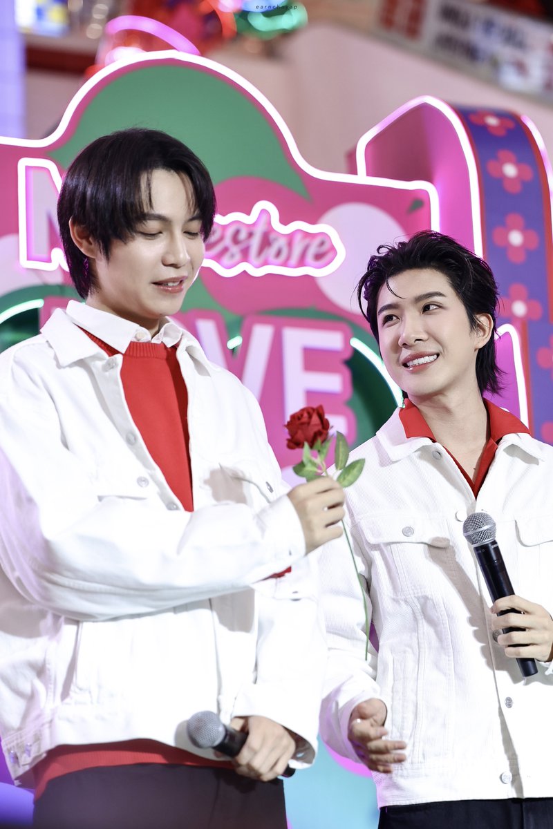 ทำดีดีน้าา 👀🌹

FIRST KHAOTUNG HAPPY V DAY AT THE MALL THAPRA
⟡ .ﾟ<a href="/Firstkpp/">First.kp</a> <a href="/myktnw/">KHAOTUNG</a> 𓈒

#FirstKhaotungxTHEMALLLOVESTORE2026
#เฟิร์สข้าวตัง #FirstKhaotung 
#FirstKanaphan #กองทัพของเฟิร์ส
#Khaotungg #เด็กน้อยของขต