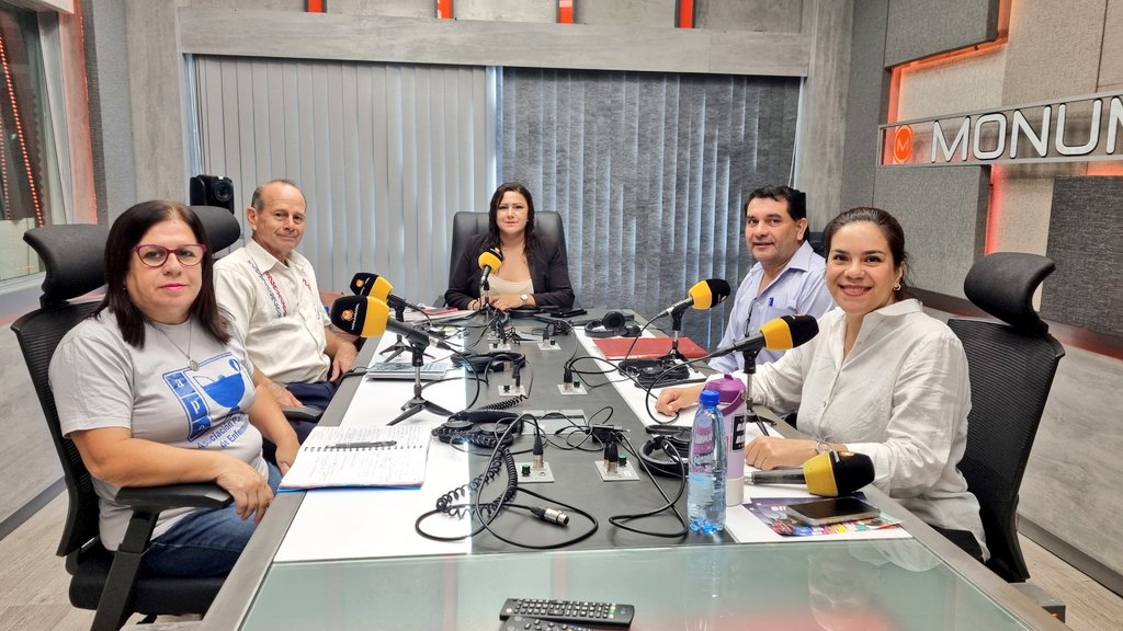🎙️ Hablamos con: 

👉 Johanna Ortega, diputada.
👉 Dra. Mirna Gallardo, de la Asociación Paraguaya de Enfermería.
👉 Daniel Domecq, de la UNA.
👉 Cnel. Felipe Mercado, autor del libro "Reforma Integral de la Caja Fiscal"

🟠 Seguí la transmisión en vivo: youtube.com/@am_1080