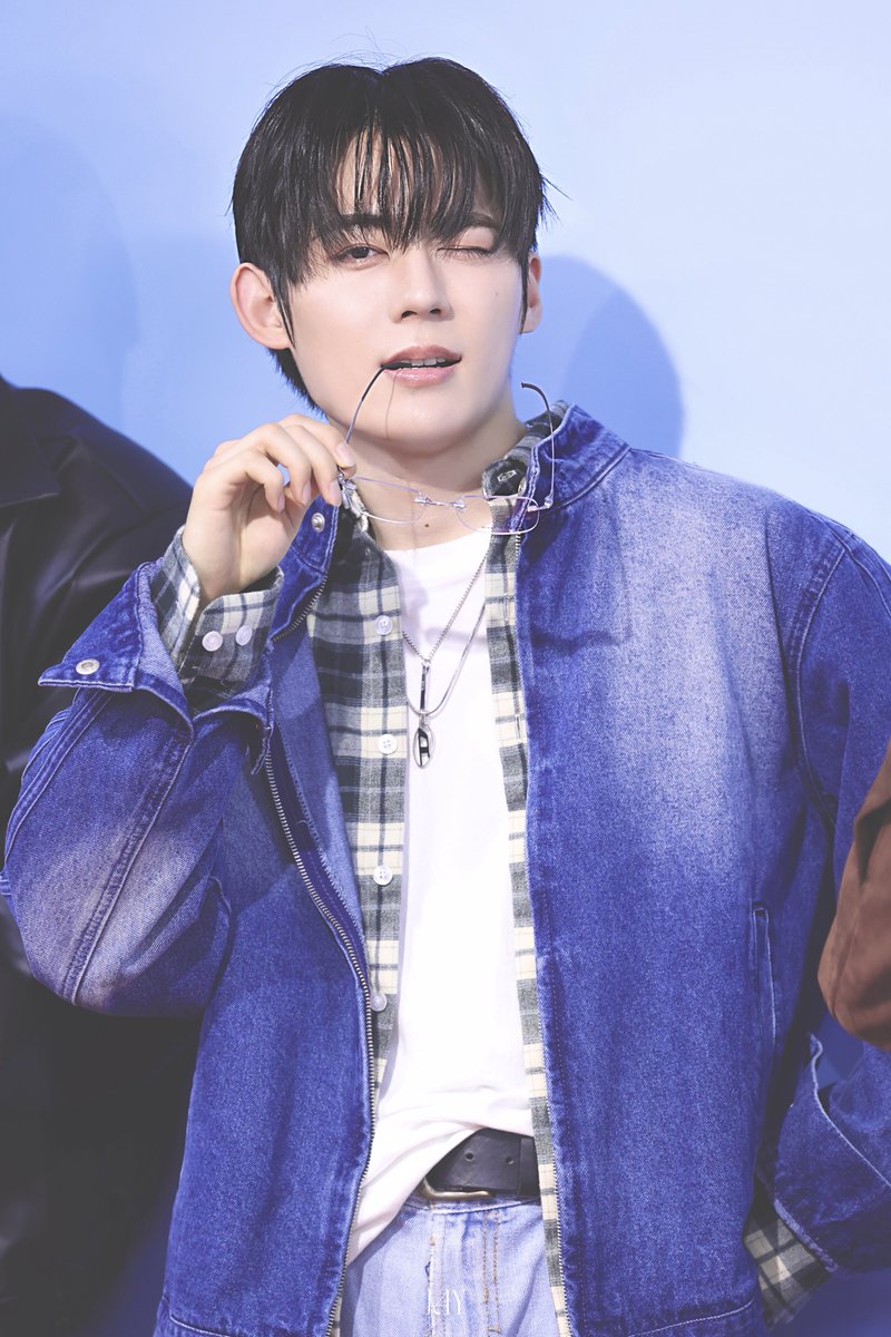 🧡
260215 일본　👓💘🥹

#BXB  #비엑스비 #Jihun #지훈
<a href="/bxb_twt/">BXB</a> <a href="/BXB_wolfburn/">BXB Official</a>