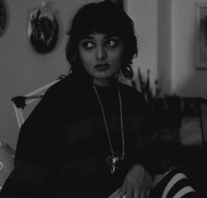 ونوس حسینی نژاد. زندانیه. جانش در خطره. هر لحظه داره توسط سگ های جمهوری اسلامی آزار می بینه