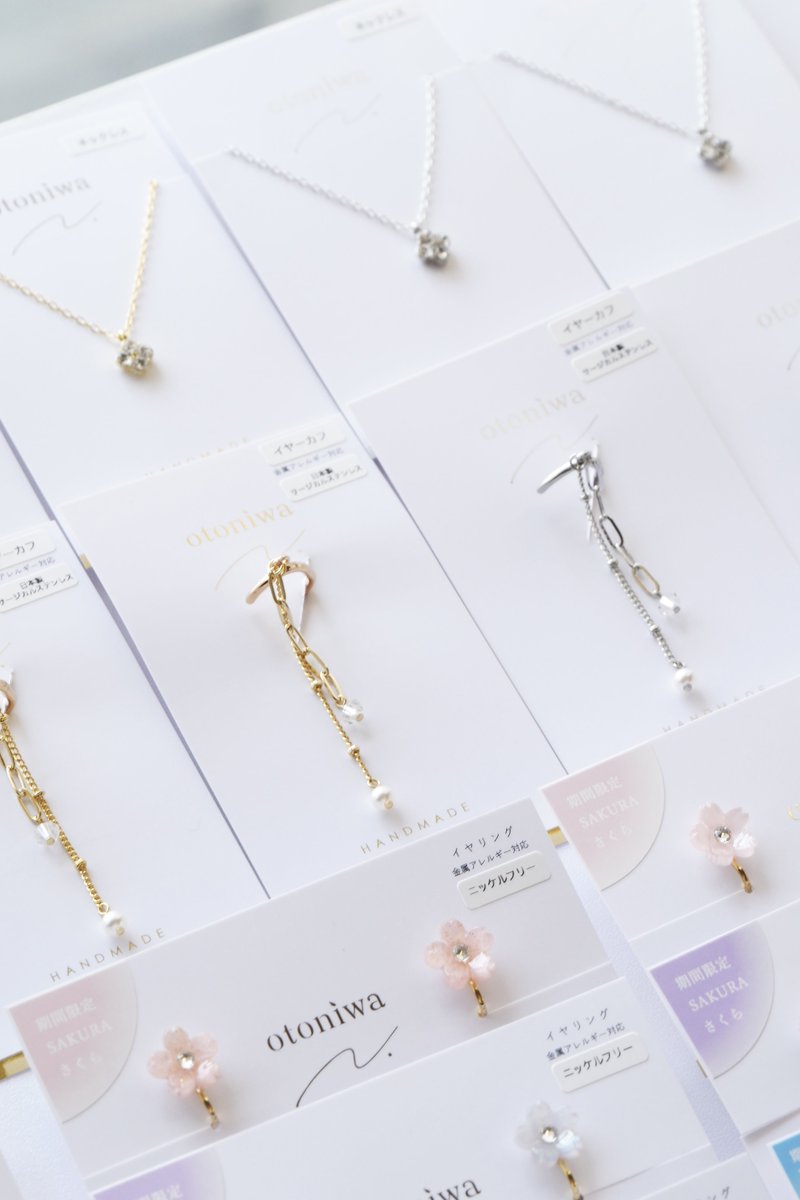 ⋱銀座⋰
2/15〜2/28まで
コトモノマルシェさまのPOP UP STOREに参加させていただいております🫧

チェーンがゆれるイヤーカフも作ってみました🪽