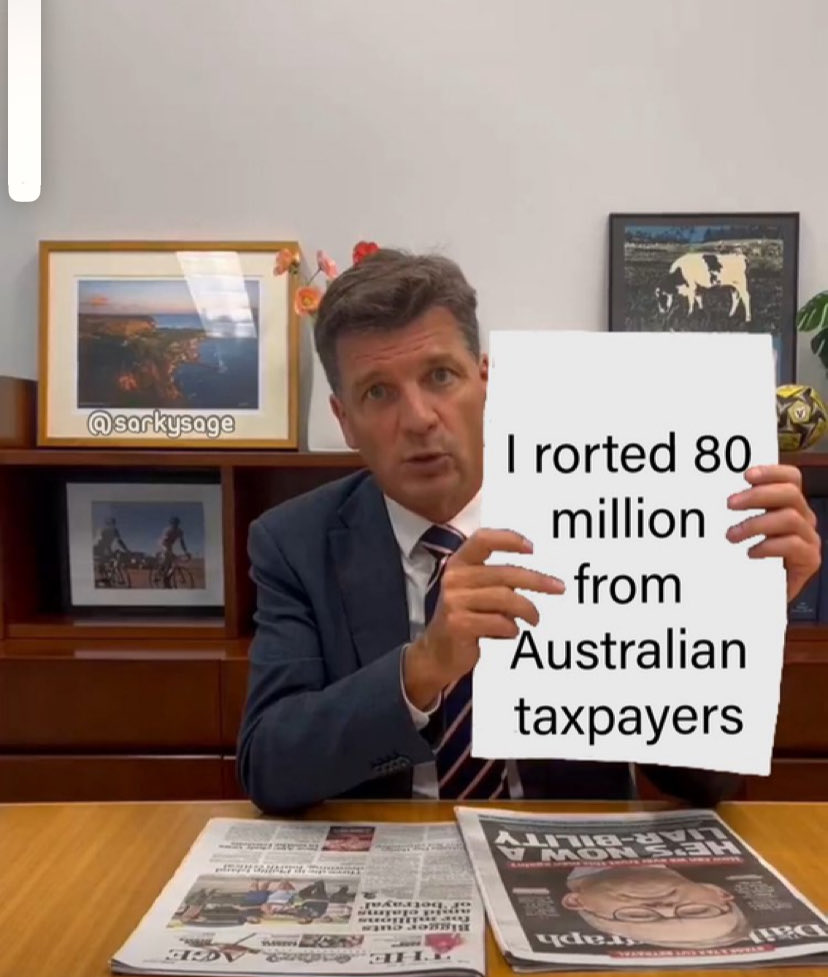 DigbyMiss's tweet photo. Anyone agree? This chap has the charisma of a old &amp; dirty wax crayon #jamgate #watergate #auspol https://t.co/g1nhhZP5xv