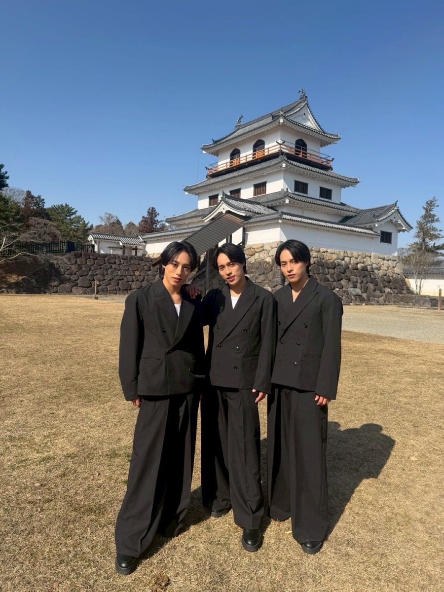 ahy_triplets's tweet image. 本日、白石市観光大使として委嘱状を交付していただきました✨

この街で生まれ育った僕たち。
その魅力を伝える立場になれたことを誇りに思います🏯

澄んだ景色も、歴史も、人の温かさも。
僕たちらしく届けていきます！

これからよろしくお願いいたします！

#宮城県白石市  #観光大使 #佐藤三兄弟
