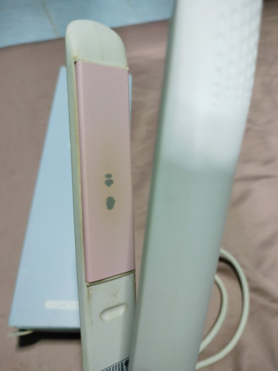 LOVINGUJK_97's tweet photo. ส่งต่อเครื่องหนีบผม Simpus มีตำหนิตามภาพค่ะ ขอคนรับได้
ส่งต่อราคา 140 รวมส่ง 📦🚚
#เครื่องหนีบผมsimpus #ส่งต่อเครื่องหนีบผม #simpus #ปล่อยของสะสม #โล๊ะตู้ https://t.co/fwXtZN02Dc