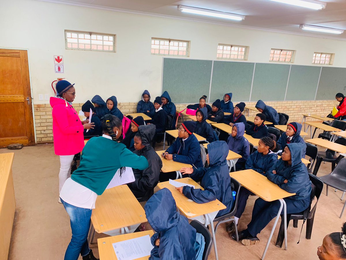 SoulCity_SA's tweet image. Young people face real pressures.
Talking about mental health is strength not weakness. Drop a 💚 if you agree.

#YouthMentalHealth #SafeSpaces