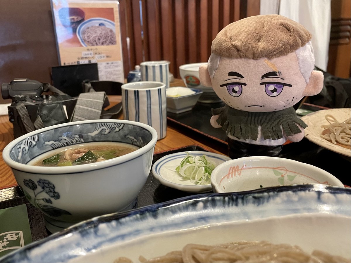 お蕎麦が食べたくてお出かけ
鴨せいろいただきました

美味しそうな小料理が沢山あったので今度お酒呑みに行きたい🍶
蕎麦焼酎って美味しいよね