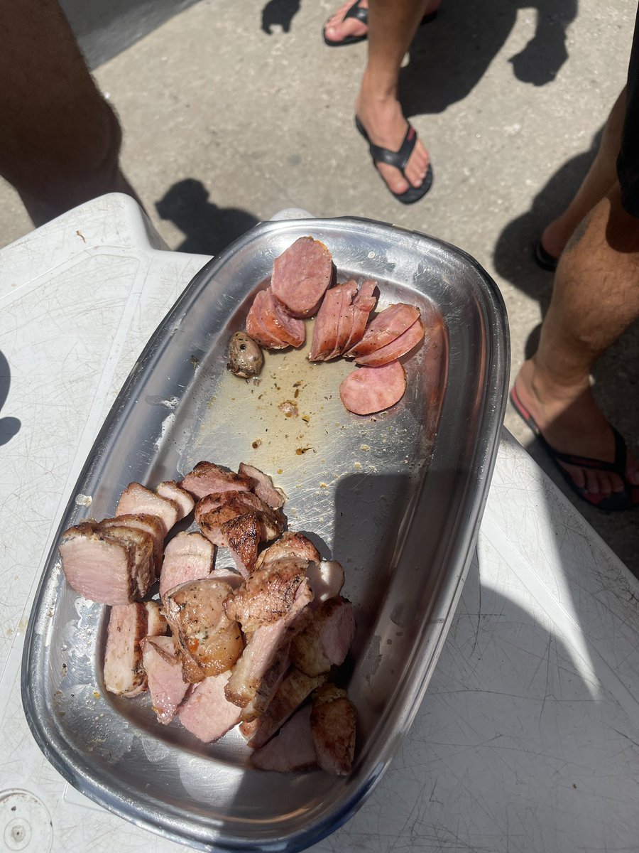 PFG_FLAGAVEA's tweet photo. Ontem foi dia! O Bloco #PFG desfilou 30L de chopp na Gávea e passou bonito por mais um churrasco mensal. Confira comigo no replay! https://t.co/lFP8DSgYlq