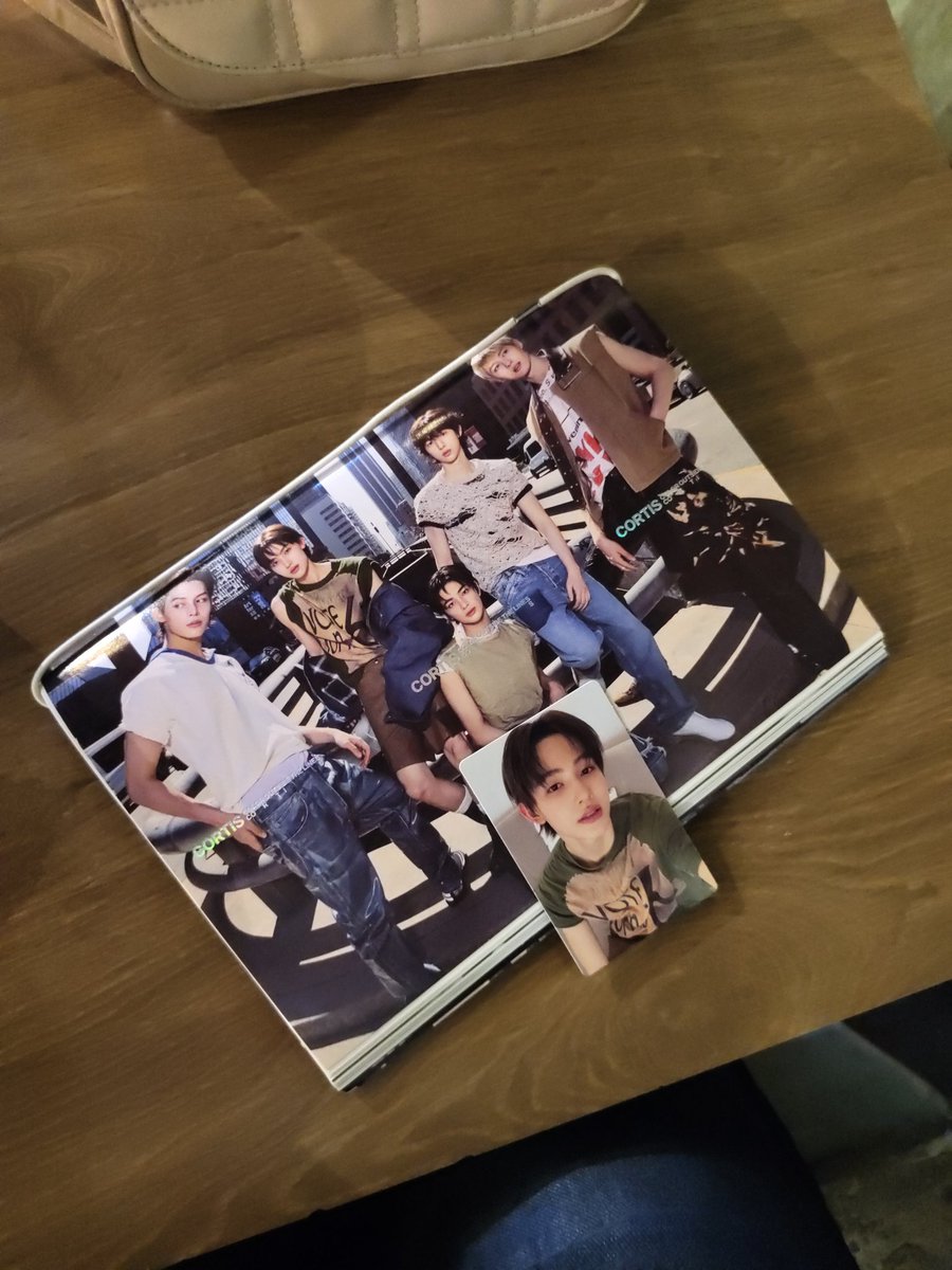 hc_rj623's tweet photo. WTS album cortis scene 2 + photocard Seonghyeon 
Harga : offer 💸
Dom   : Surabaya
Good Condi👍🏻
#zonauangᅠ #albumcortis https://t.co/0prP3BX0Y2
